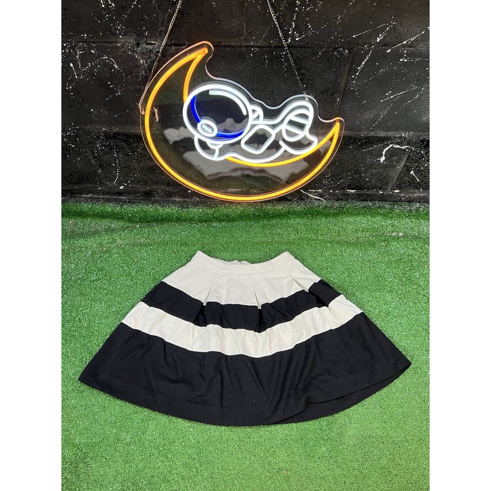 Express Women's‎ White Black Flare Striped Skirt Size 0 Business Casual Workwear
